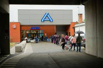 Wachtrijen aan Aldi in coronatijden